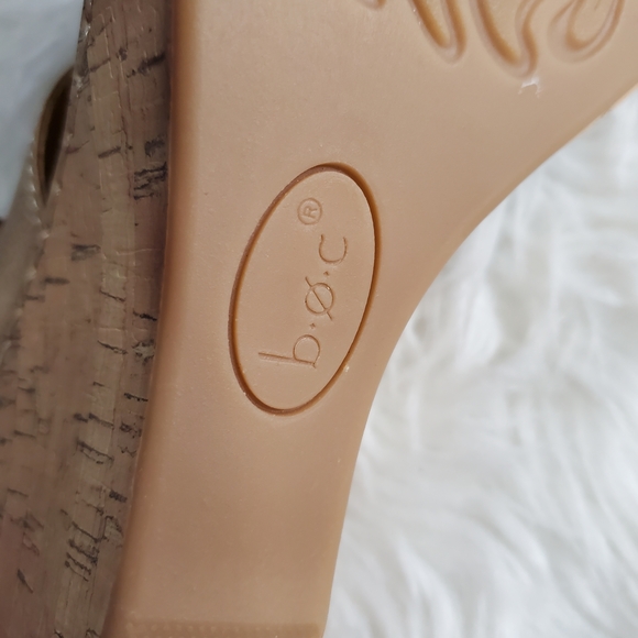 Women's Tan Wedge Sandals - Picture 8 of 8